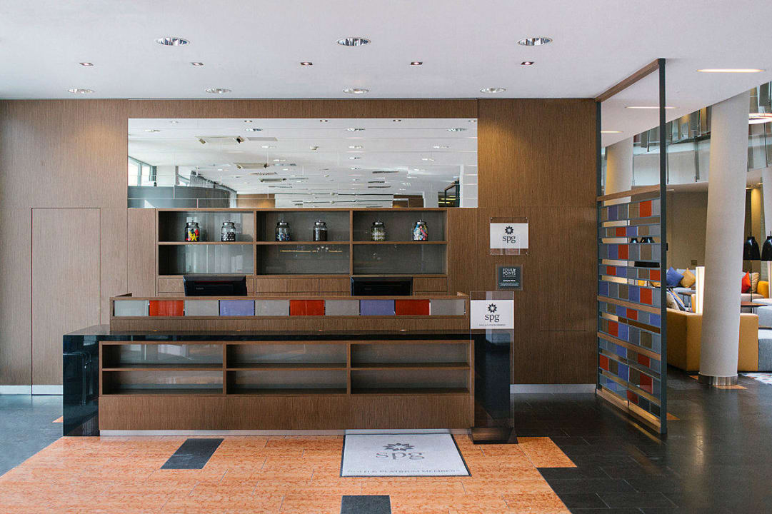 Front desk Four Points by Sheraton Hotel Ljubljana Mons