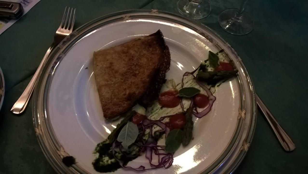 Crepp mit Käsefüllung Schlosshotel Dolomiti