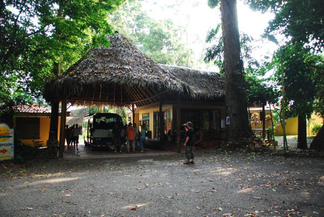 Hoteleinfahrt Hotel Suerre Caribbean Beach