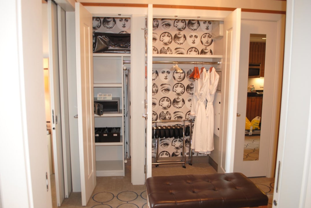 Begehbarer Kleiderschrank mit Safe + Bügelstation The Cosmopolitan of Las Vegas