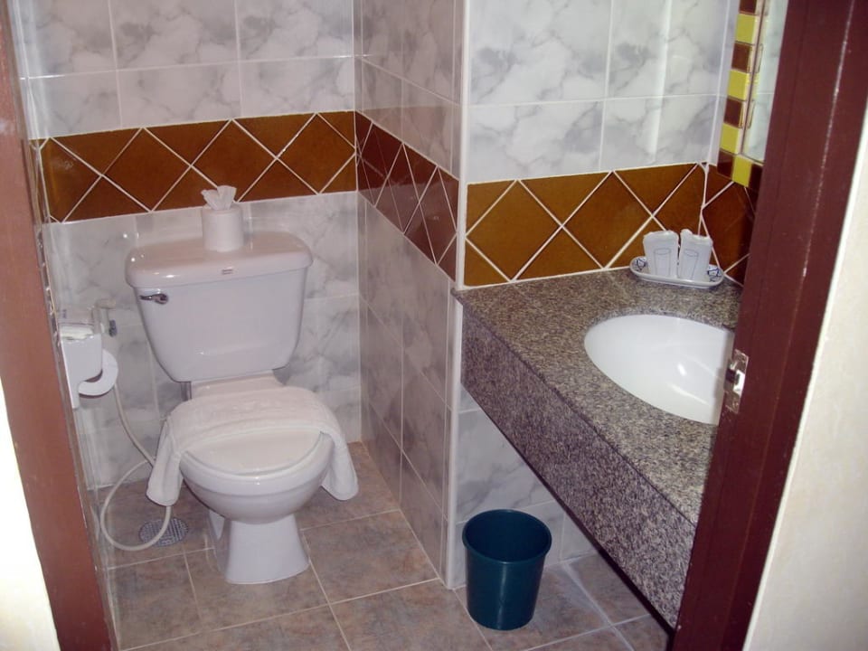 Mit sauberem WC wird der Urlaub OK Samui Natien Resort