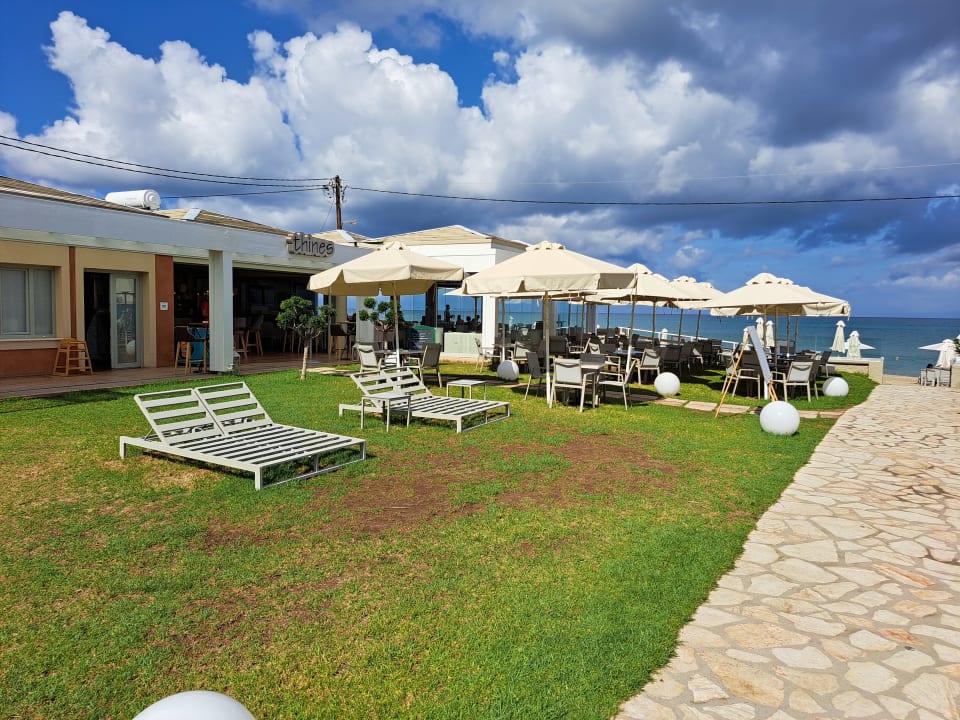 Außenansicht Acharavi Beach Hotel