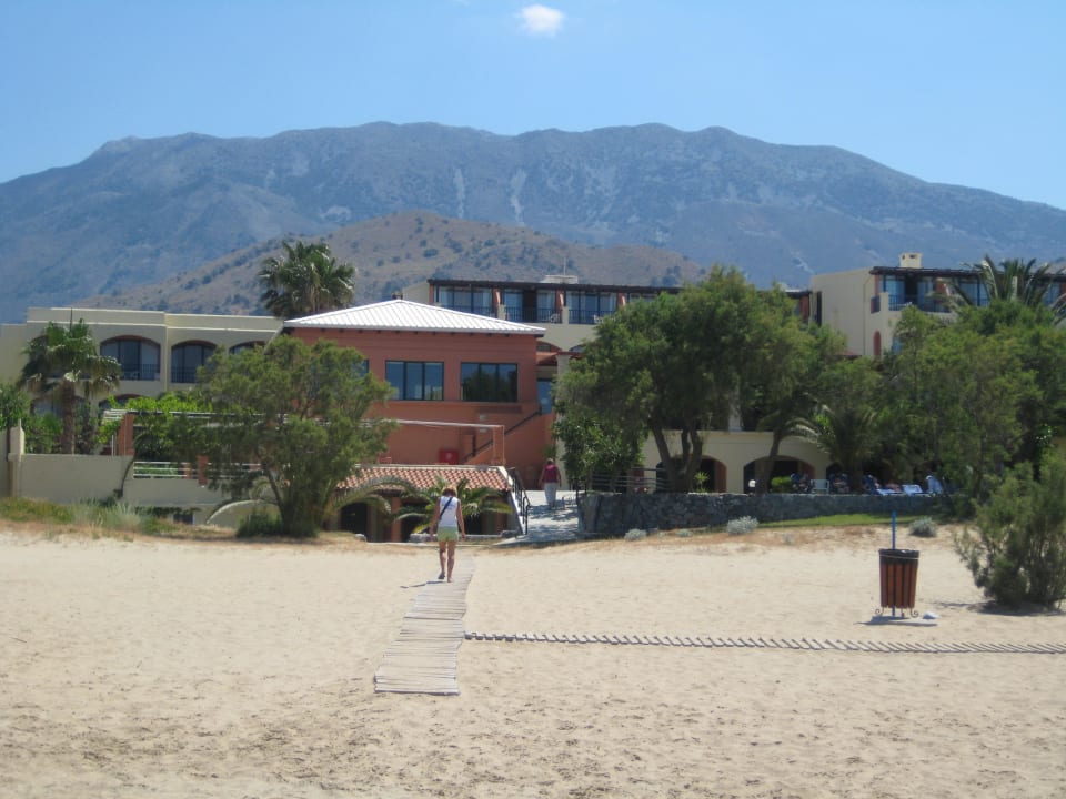 Blick vom Strand zum Hotel Hotel Mare Monte Beach