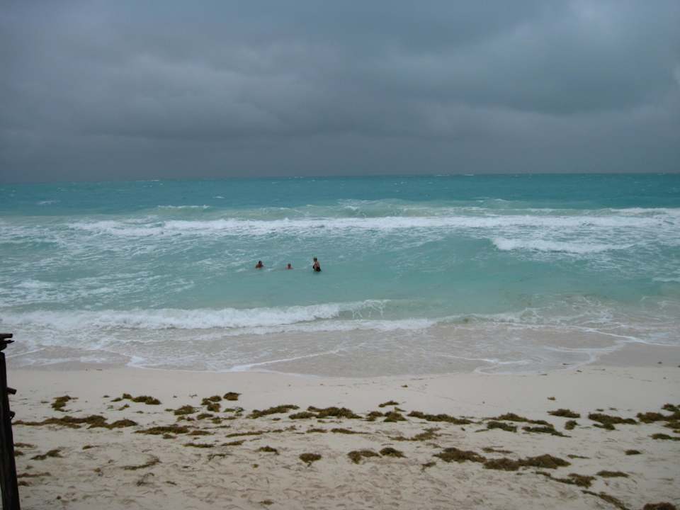 Baden bei Sturm Anfang März 2011 Melia Las Dunas