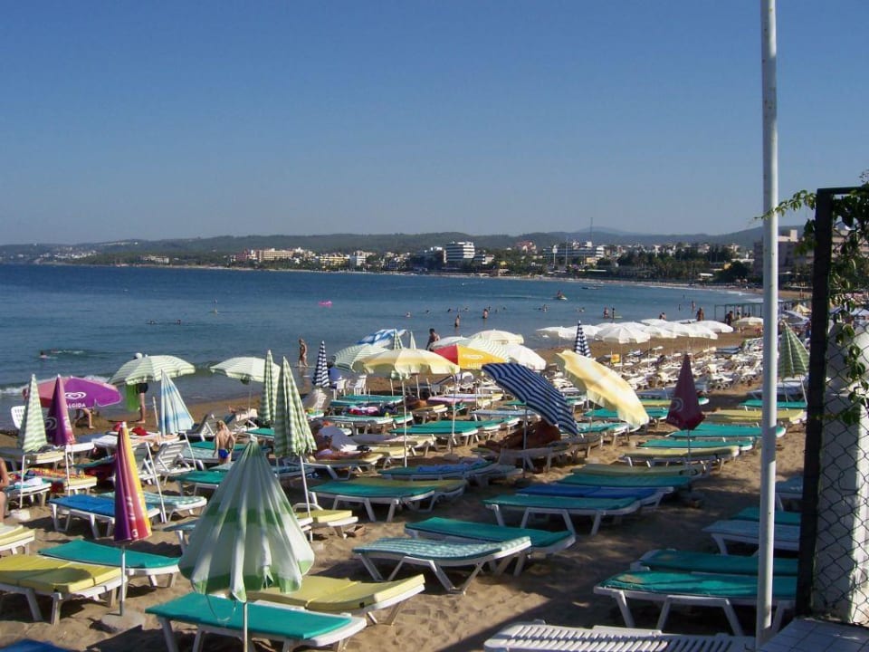 Strandabschnitt rechts Alaiye Resort & Spa