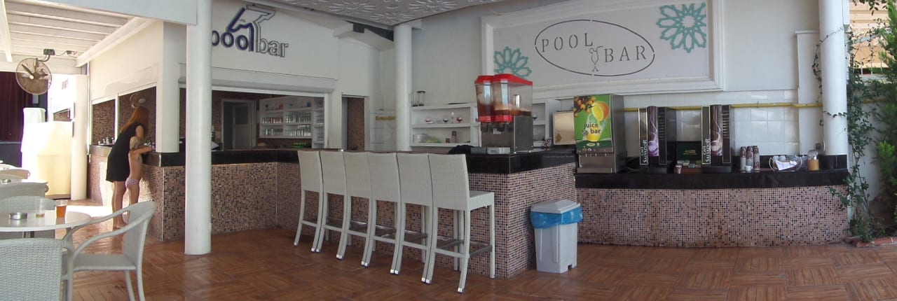 Poolbar Dream World Resort & Spa