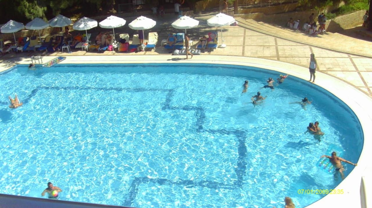 Der untere Pool Melas Holiday Village