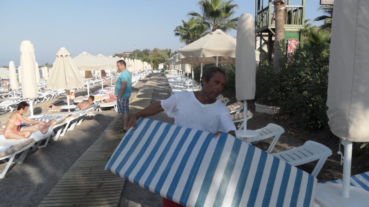 "Hassan" ein super Typ Saphir Resort & Spa