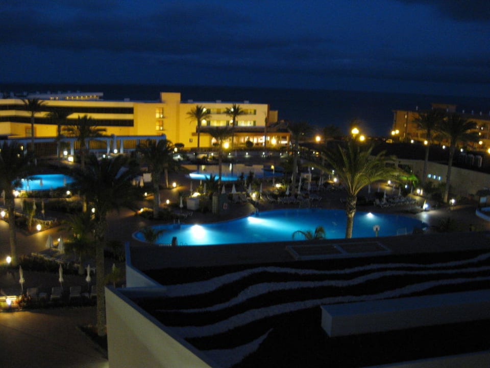 bei Nacht vom Balkon 5111 Iberostar Waves Gaviotas Park