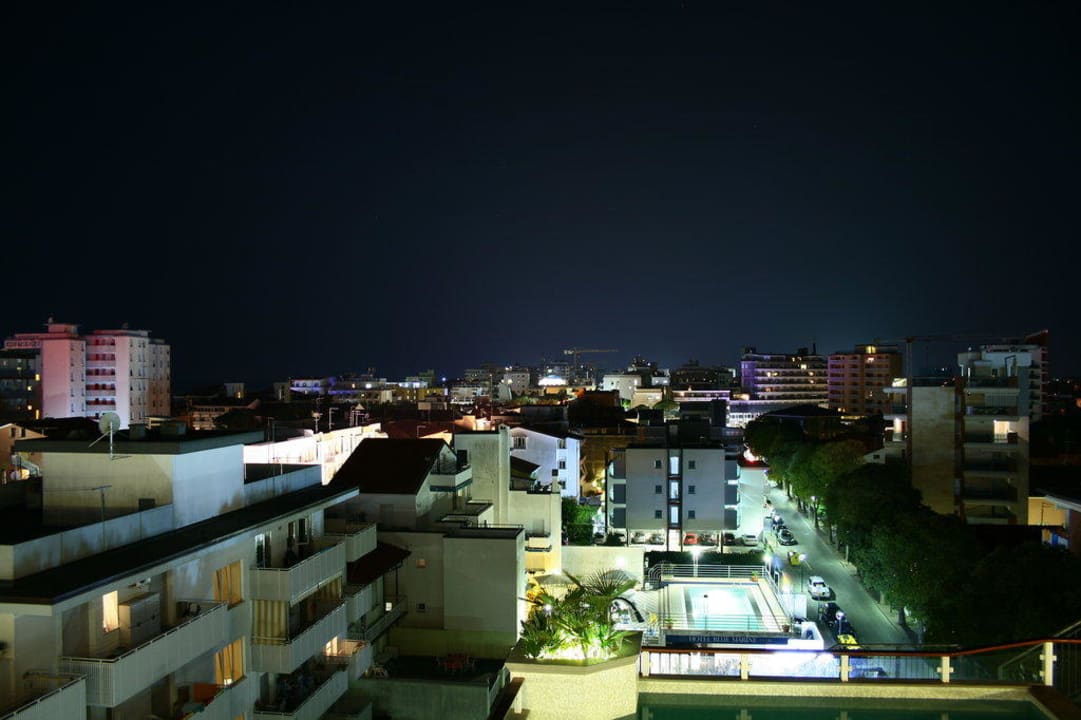 Vom Pool bei Nacht! Hotel Italia Palace