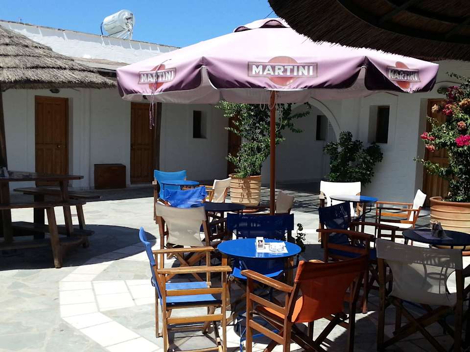 Innenhof mit Frühstücksbereich Hotel Sirocos Studios