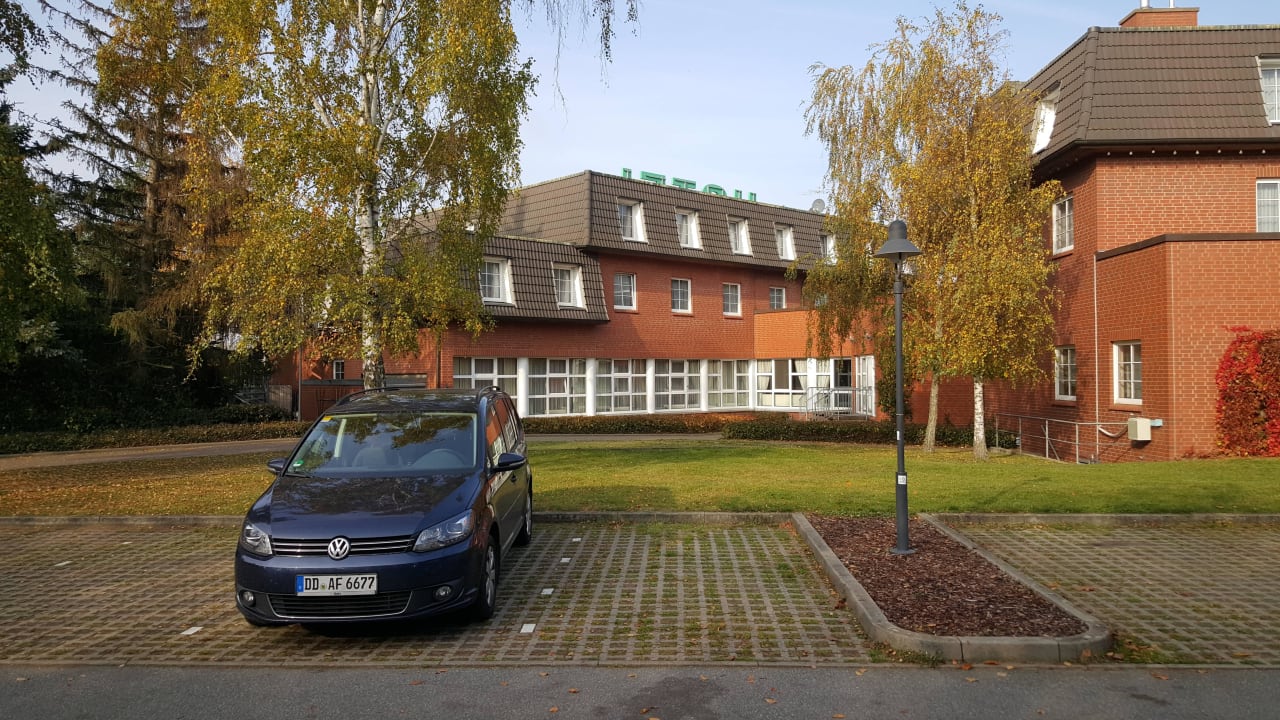 Blick vom Parkplatz Van der Valk Landhotel Spornitz