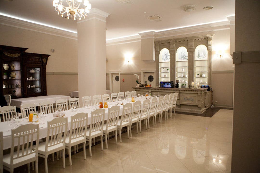 Sala kredensowa Hotel Adler