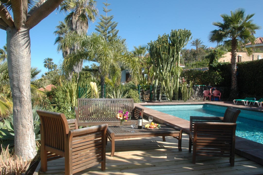 Pool mit Sonnenterrassen Ferienanlage Faisan Azul