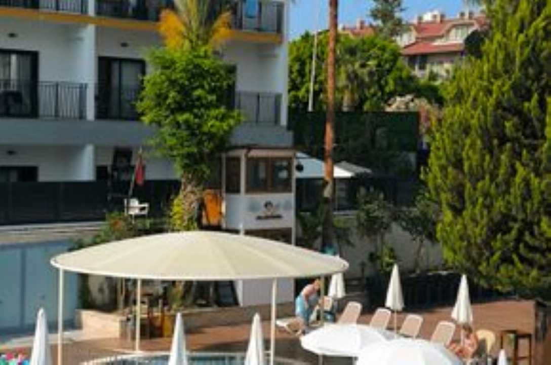 Pool Side Aquamarin Resort & Spa