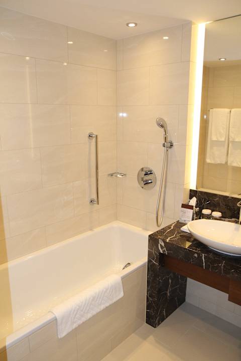 Łazienka DoubleTree by Hilton Hotel & Conference Centre Warsaw