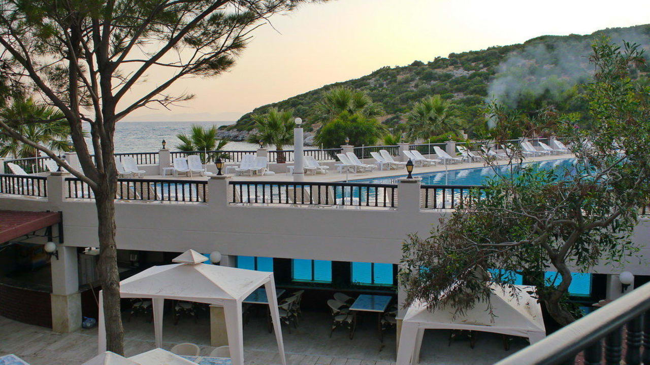 Pool Tusan Beach Resort