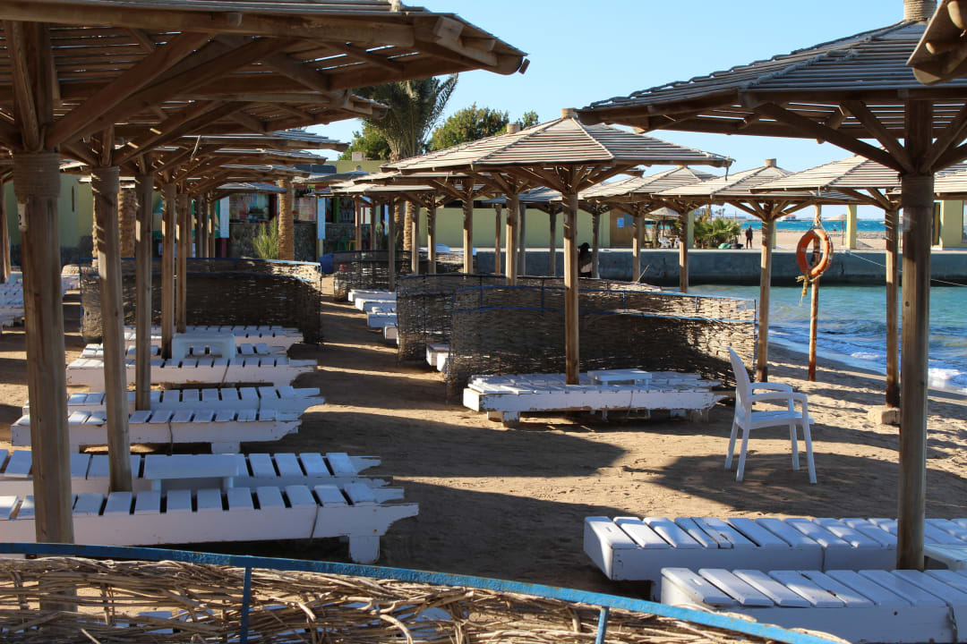 Strand Palm Beach Resort