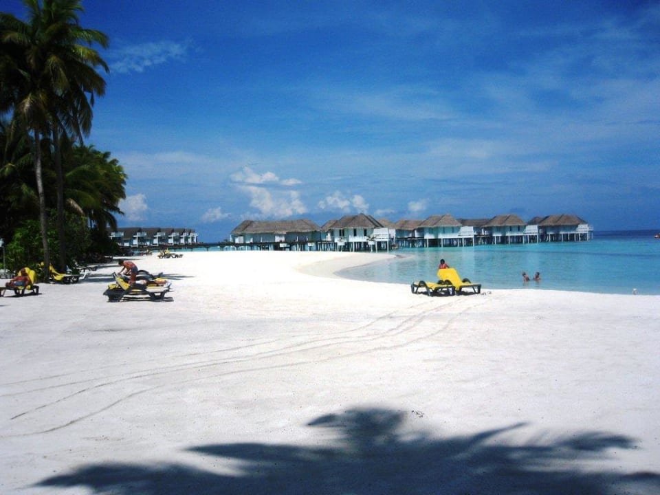 Spiaggia davanti alla ns camera 104 Machchafushi Island Resort & Spa Maldives, The Centara Collection