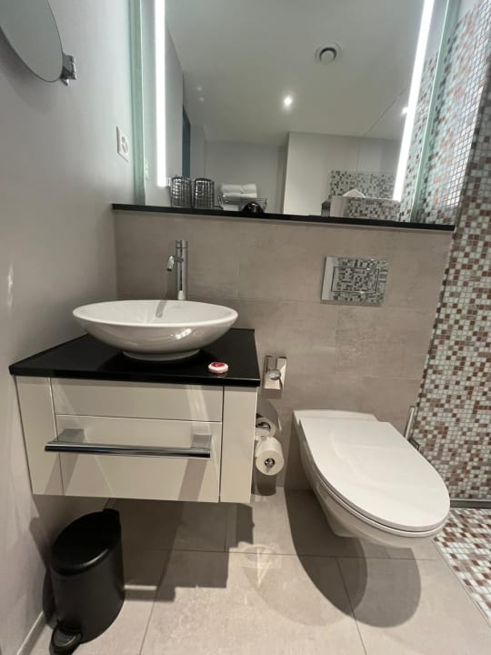 Zimmer Leonardo Hotel Zurich Airport