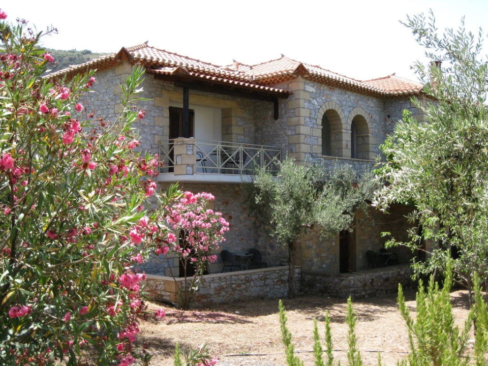 Studios Hotel Kalamitsi