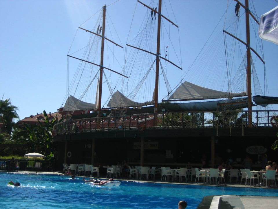 Pool mit Poolbar Can Garden Resort