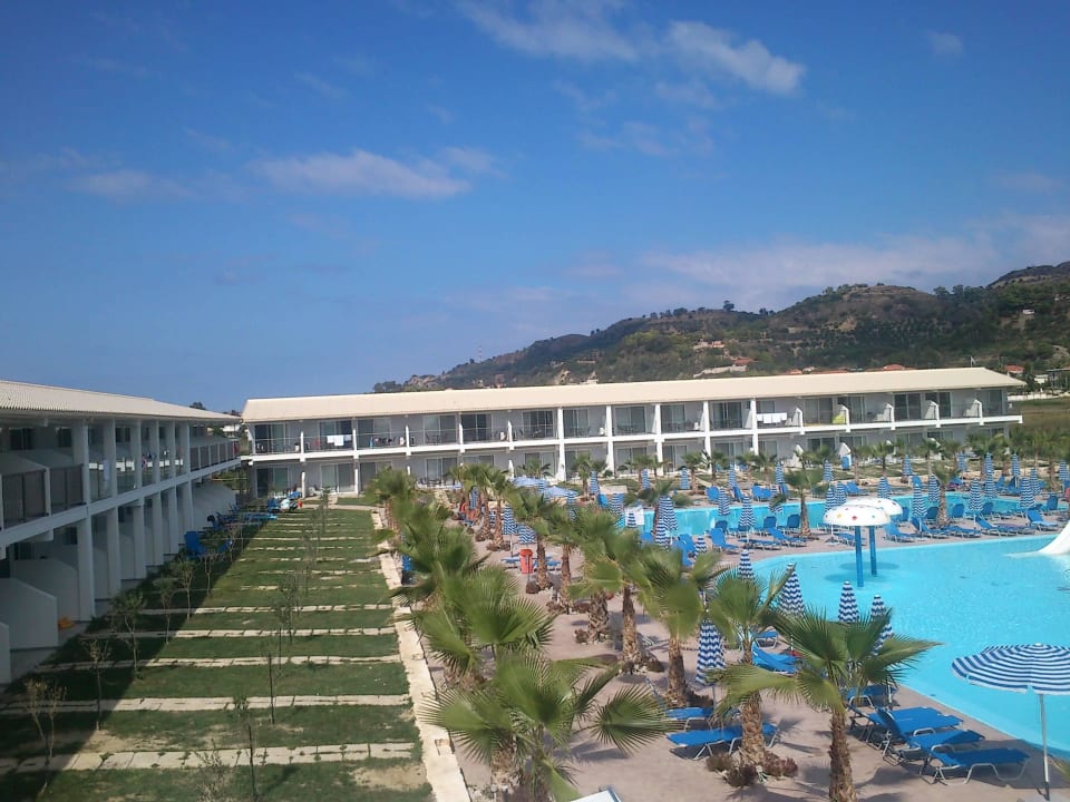 Basen - widok z tarasu restauracji hotelowej Caretta Island Hotel