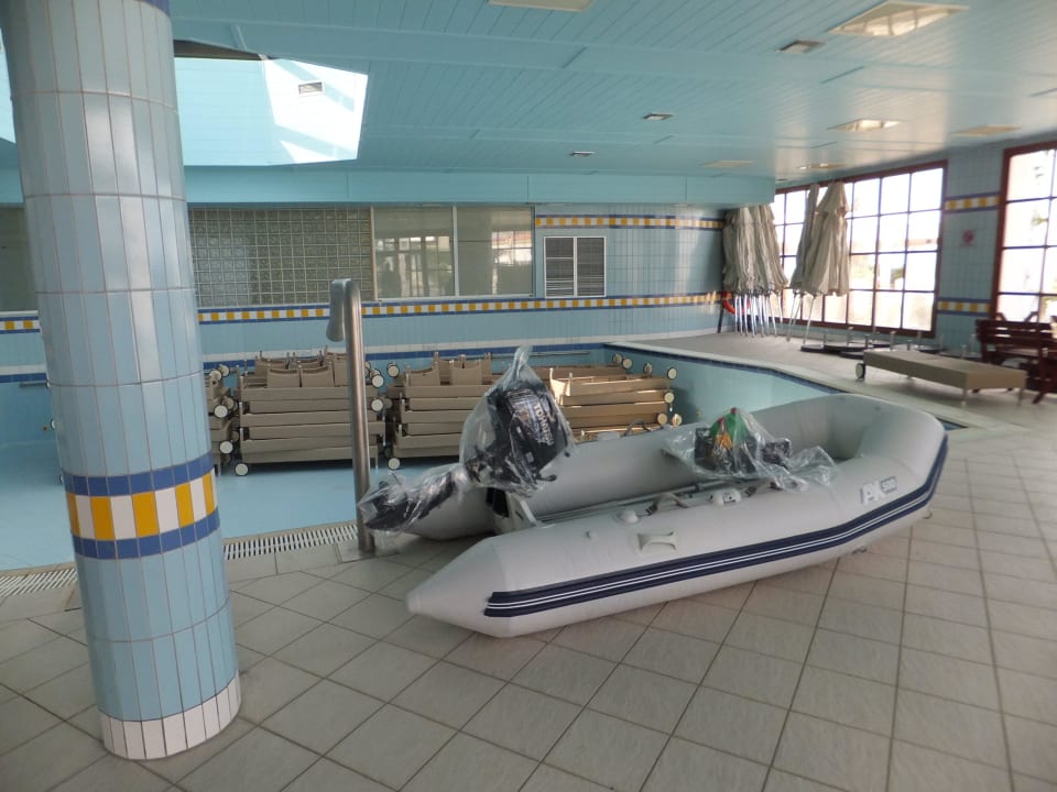 Das leider defekte Hallenbad Creta Maris Resort