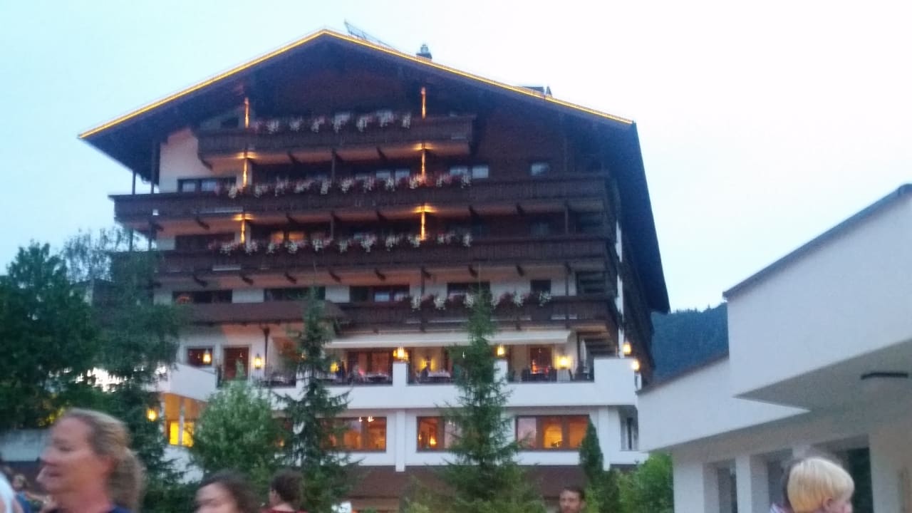Außenansicht Hotel Alpenhof