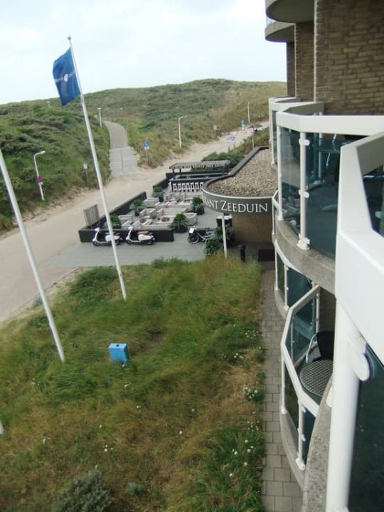 Ausblick rechts | Hinter der Düne ist das Meer Fletcher Hotel-Restaurant Zeeduin