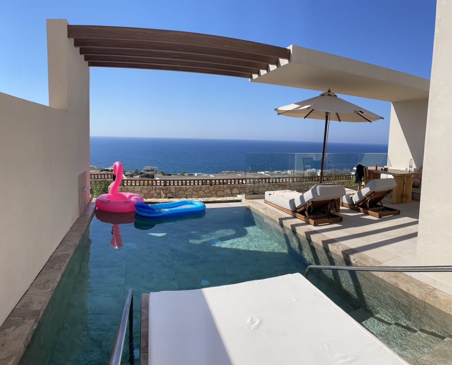 Pool The Royal Senses Resort, Curio Collection by Hilton