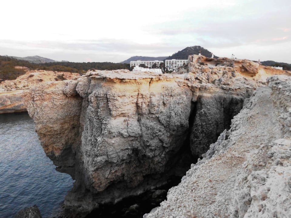 Felsen gegenüber vom Hotel Barceló Portinatx - Adults only