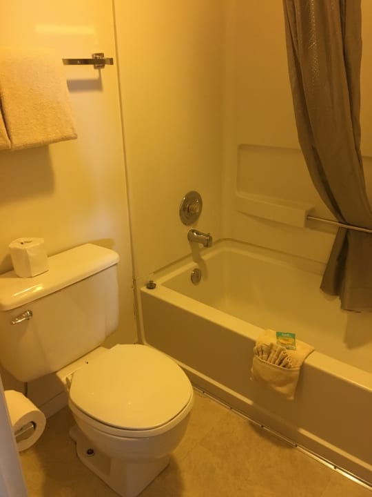 Zimmer Broken Spur Inn & Steakhouse