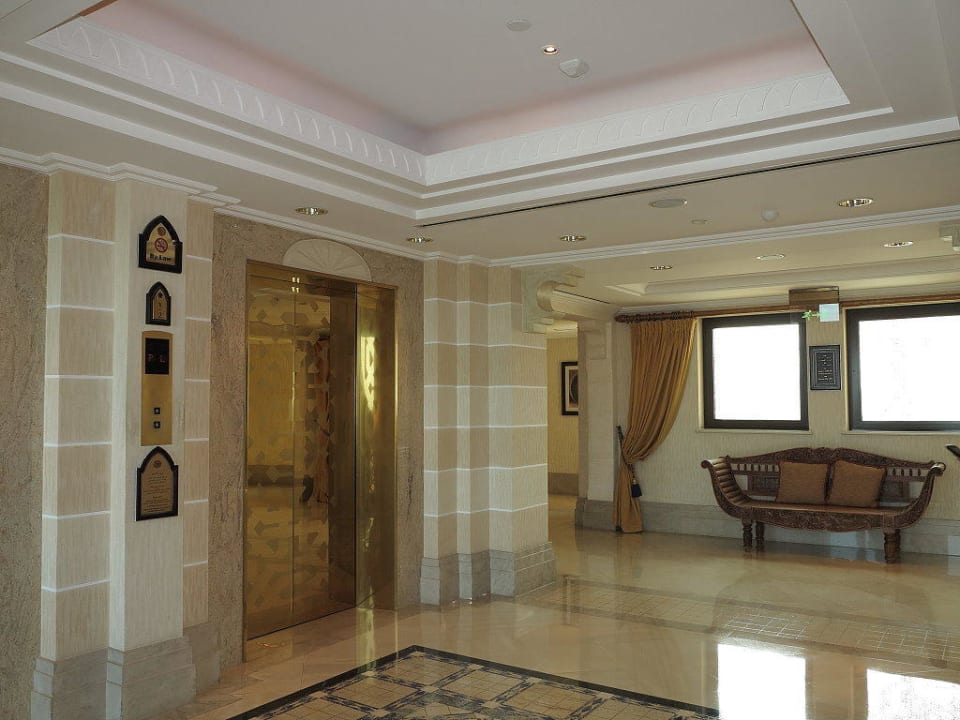 Lift 2. Etage Jumeirah Mina Al Salam
