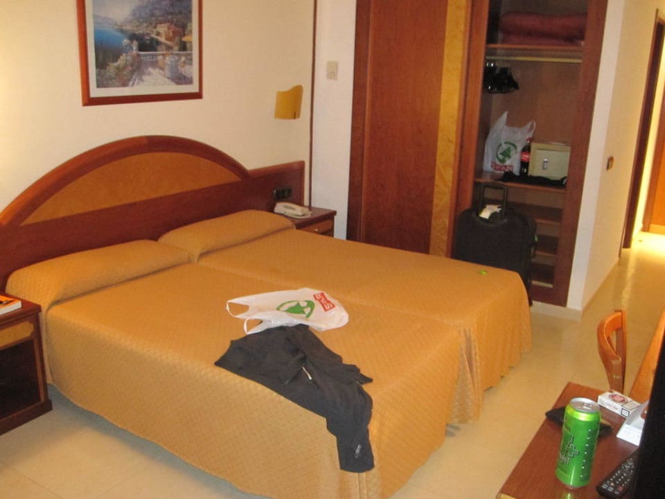 Blick ins Zimmer CM Playa del Moro