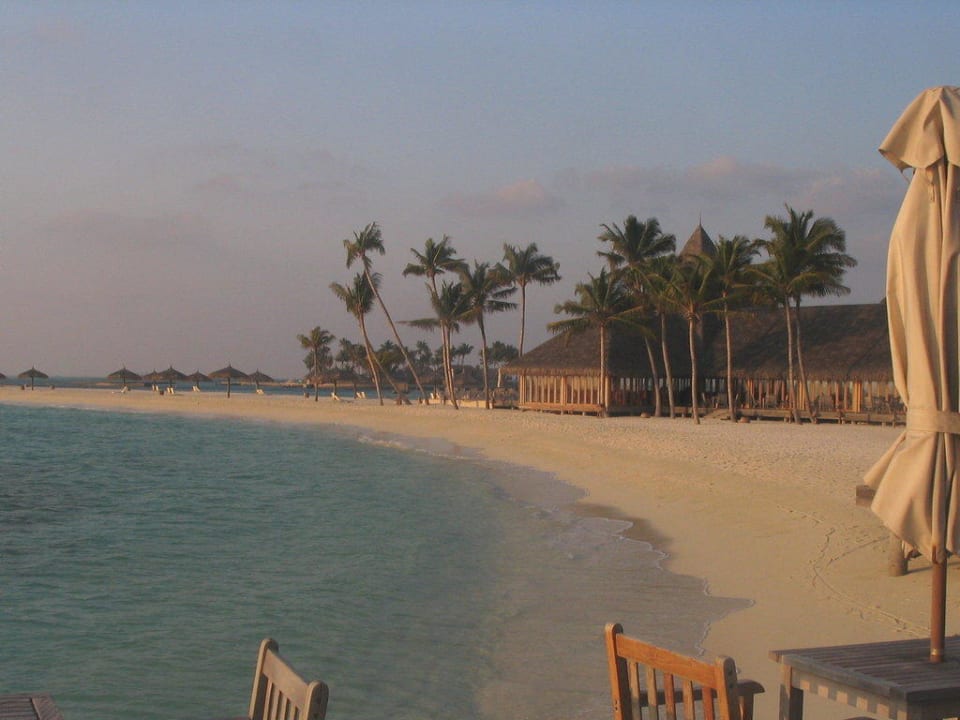 Vom Restaurant zur Bar-Südspitze Veligandu Maldives Resort Island