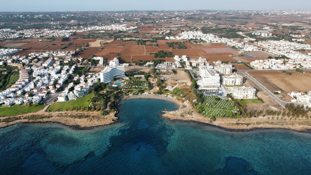 Außenansicht Crystal Springs Beach Hotel
