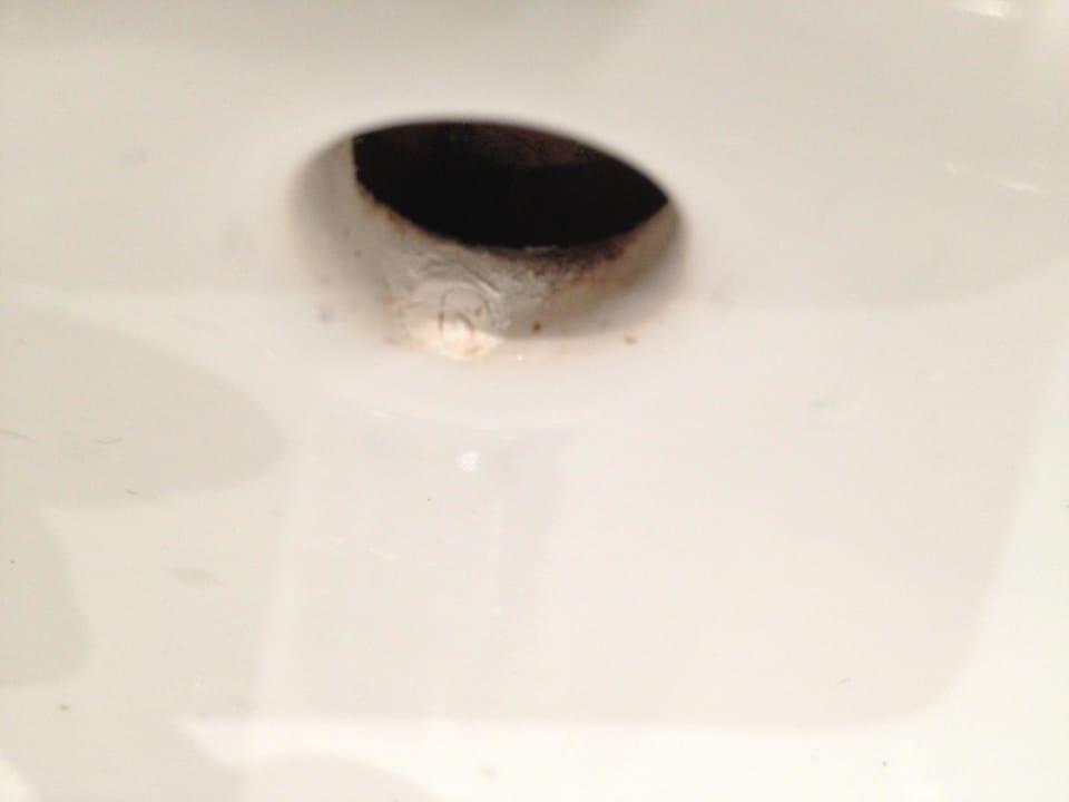 Der Überlauf vom Waschbecken Art Fabrik Hotel