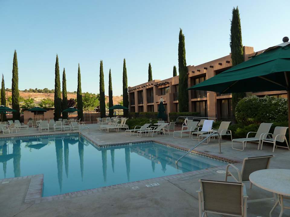 Pool Courtyard Page at Lake Powell