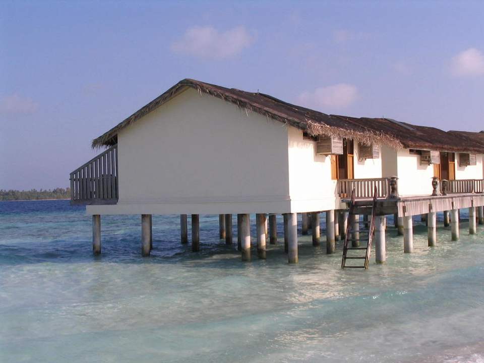 Wasserbungis Westseite von Süden gesehen NH Collection Maldives Reethi Resort