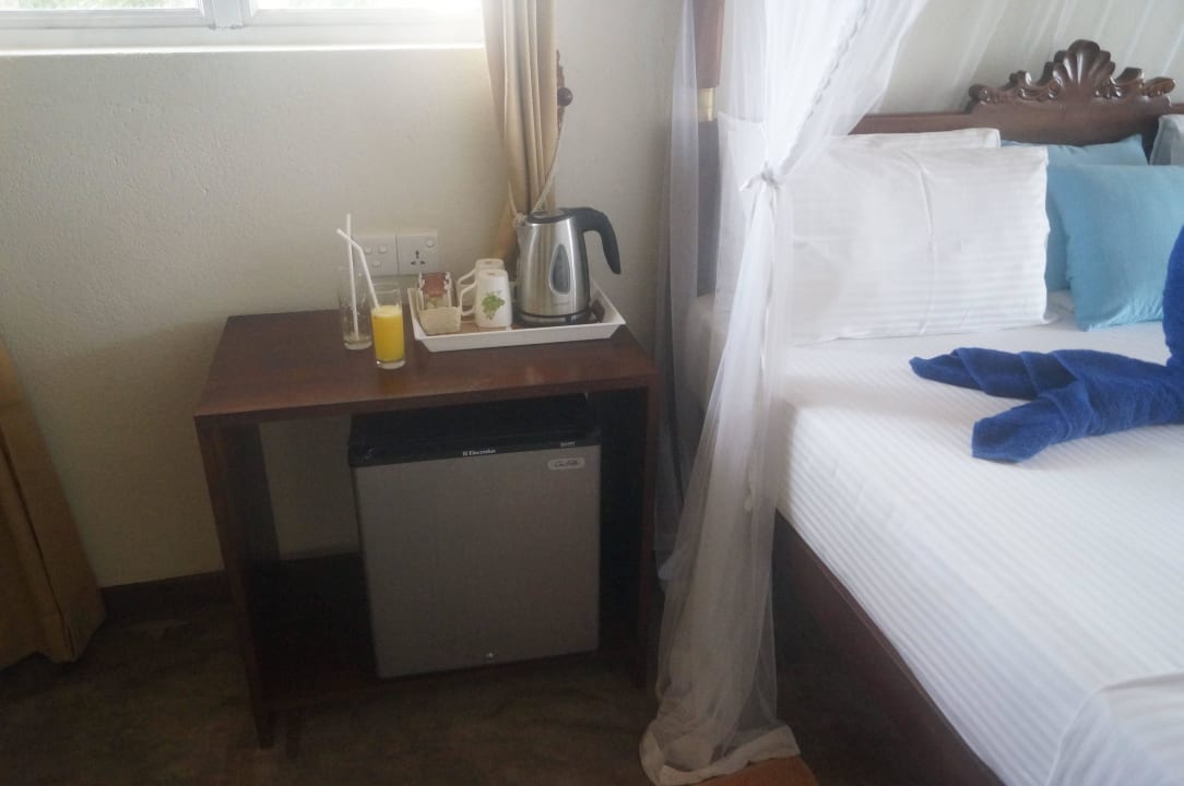 Kühlschrank / Wasserkocher Neelas Beach Guest House