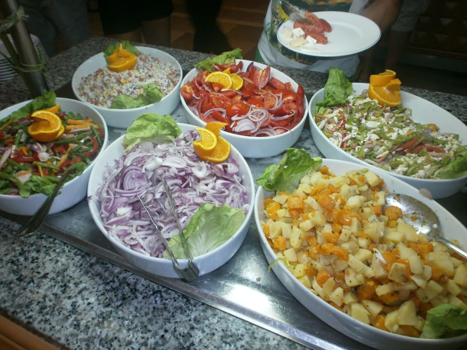 Salatbüffet im Restaurant l'olivier  Hotel El Mouradi Djerba Menzel