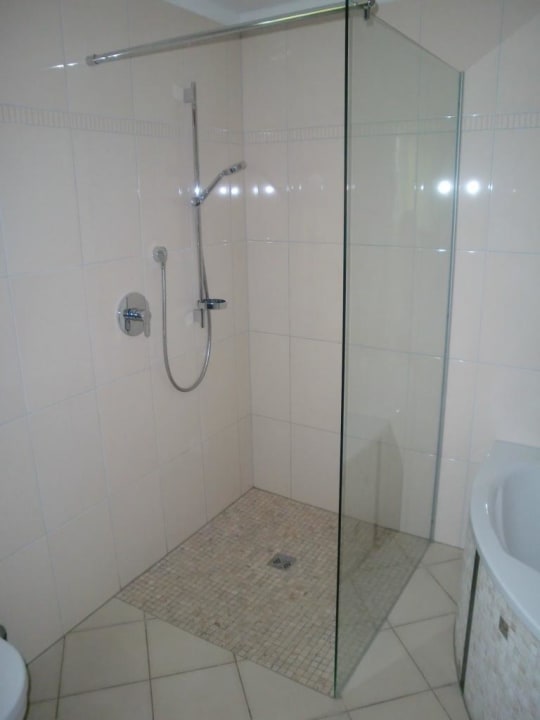 Badezimmer (Zimmer 315) Hotel Central