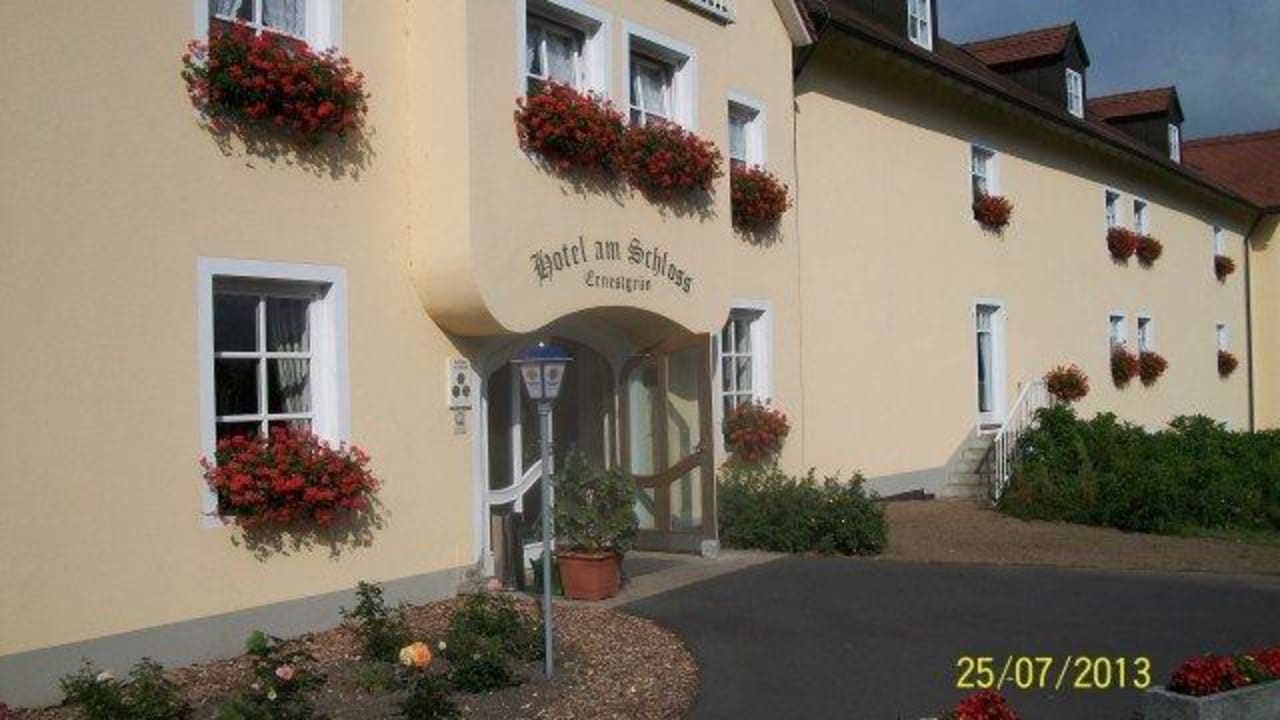 Hoteleingang Landschloss Ernestgrün