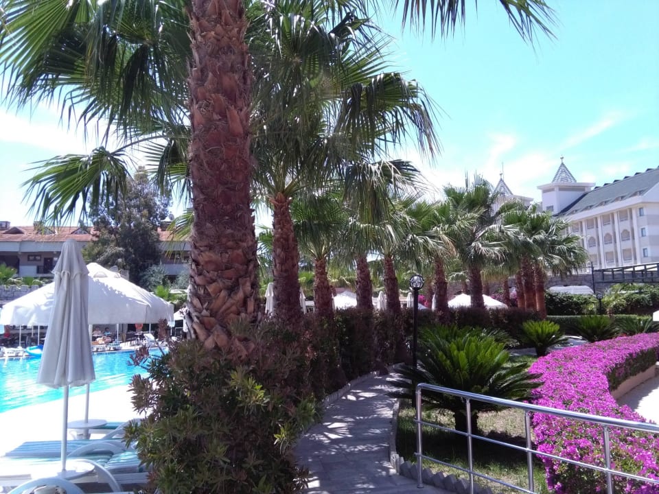 Kleine aber feine Außenanlage Side Lilyum Hotel & Spa