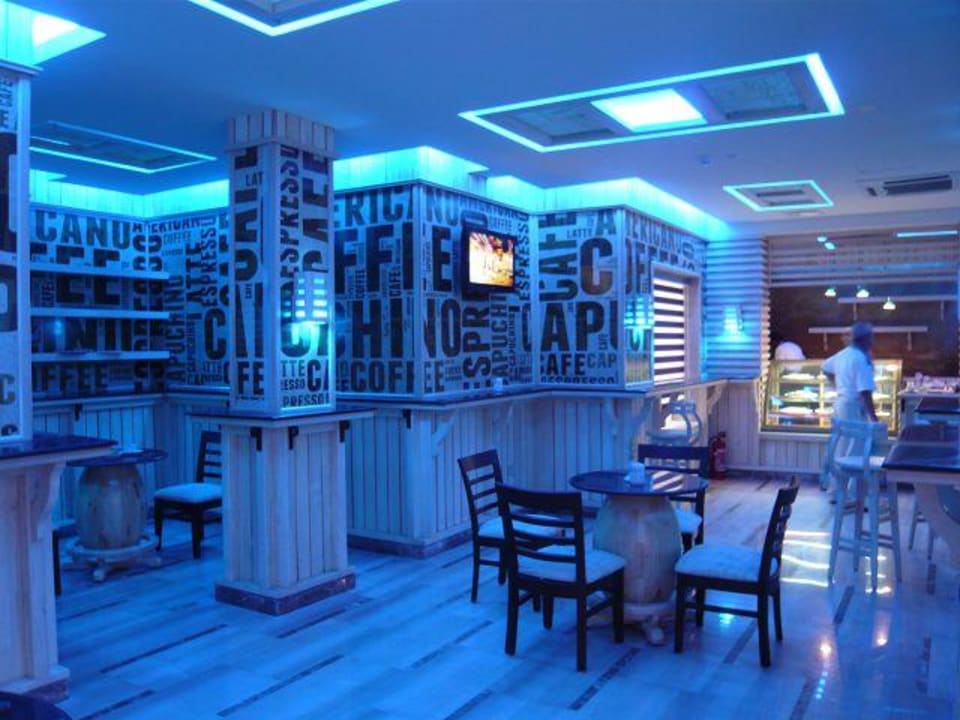 Ein neu eröffnetes Cafe, leckere Spezialitäten Pickalbatros Alf Leila Wa Leila Resort - Neverland Hurghada