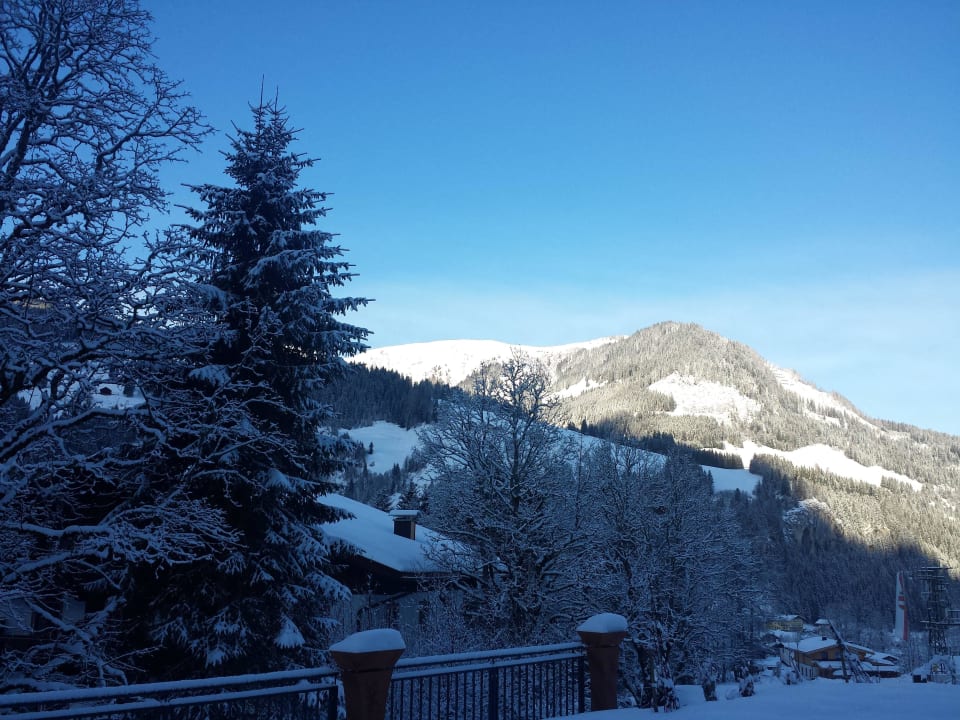 Blick zum Hausberg Apartmenthaus Mira Monti