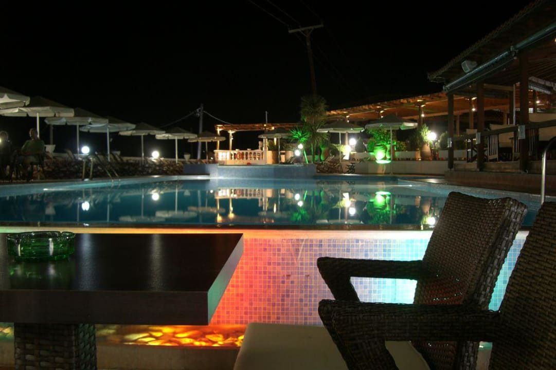 Ein Abend am Pool Akti Ouranoupolis