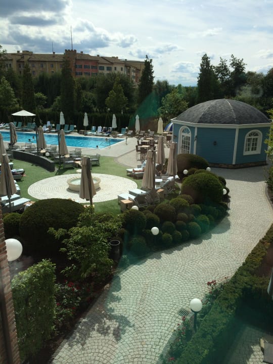 Poolbereich aussen Hotel Bell Rock Europa-Park