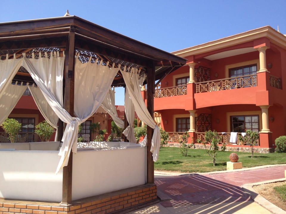 Relaxbereich bei den 400er Zimmern Pickalbatros Alf Leila Wa Leila Resort - Neverland Hurghada